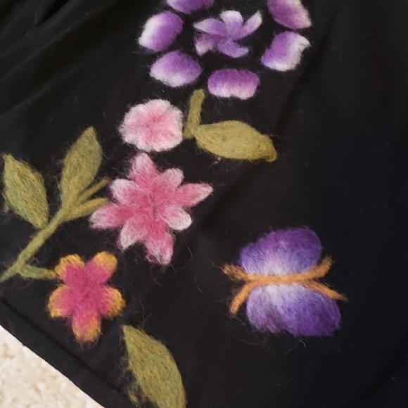 Beautuful black sweater with flowers in XL - Picture 5 of 8